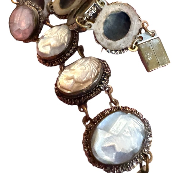 Elegant Antique carved MOP pearl multi Cameo Bracelet - Picture 4 of 8